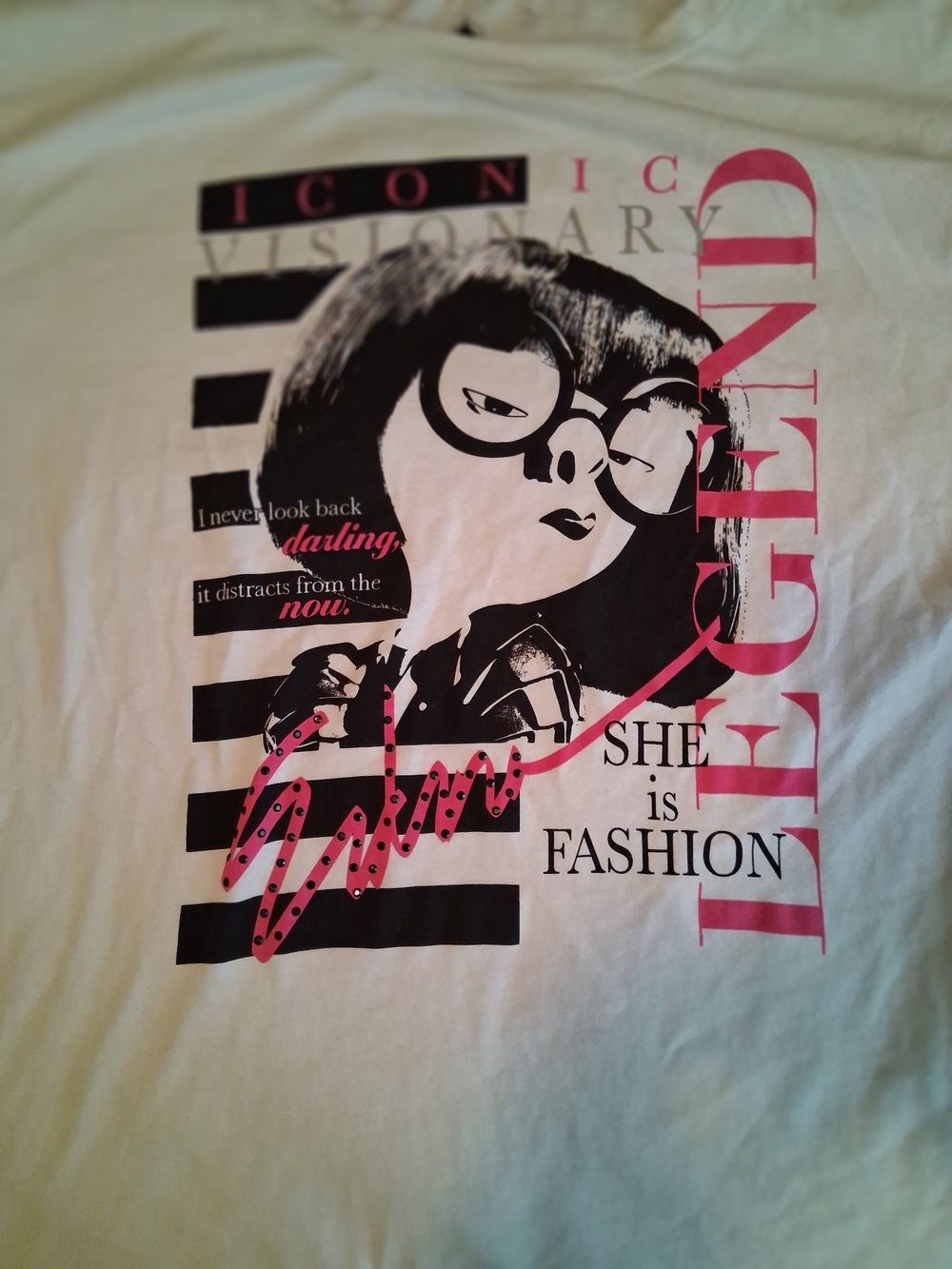 Disney Parks Graphic Tee Legend Edna Mode The Incredibles T Shirt Turned Up Hem - Picture 3 of 5